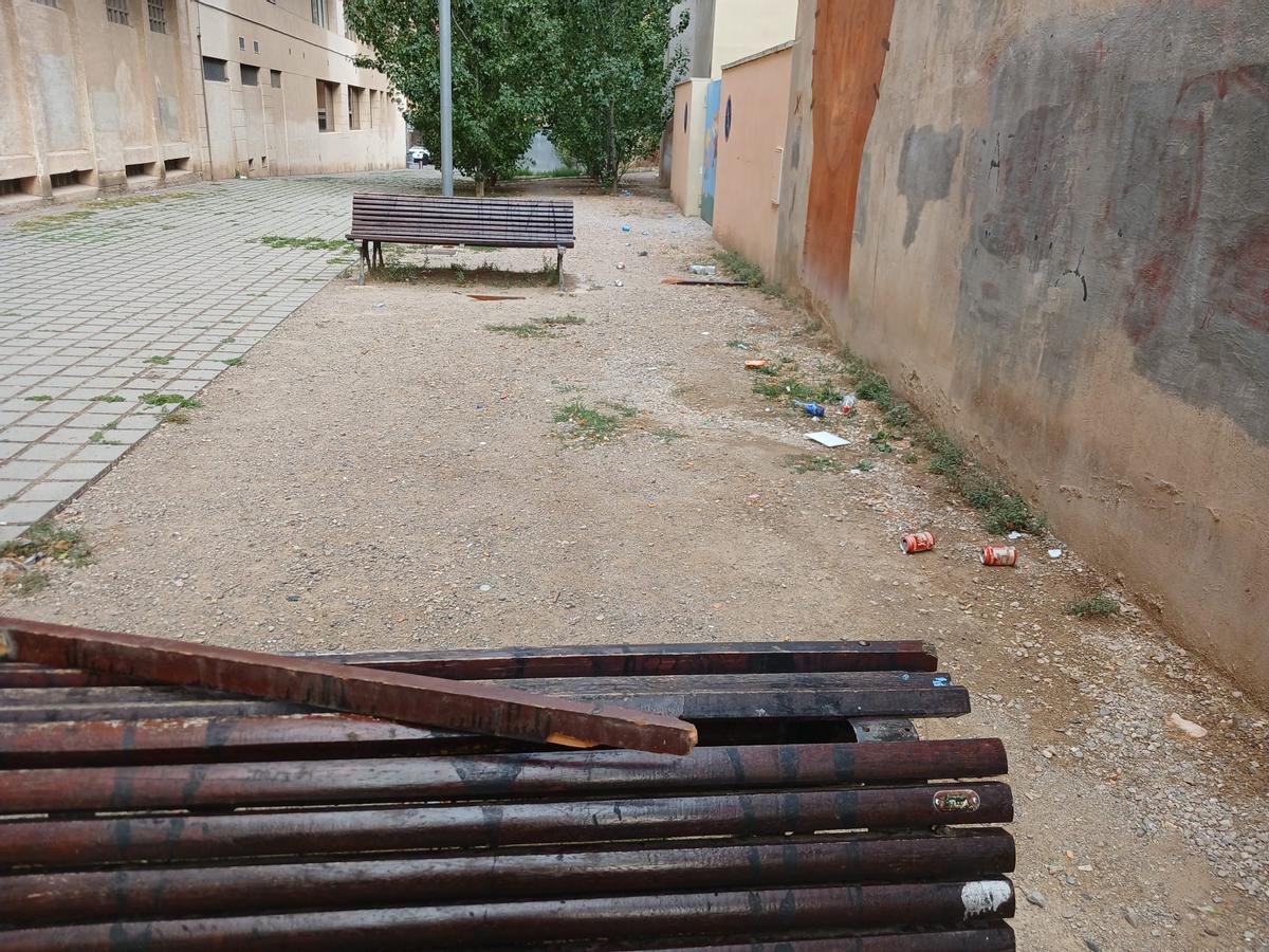 Queixes veïnals entorn de la Casa Caritat de Manresa per brutícia i incivisme Queixes veïnals entorn de la Casa Caritat de Manresa per brutícia i incivisme