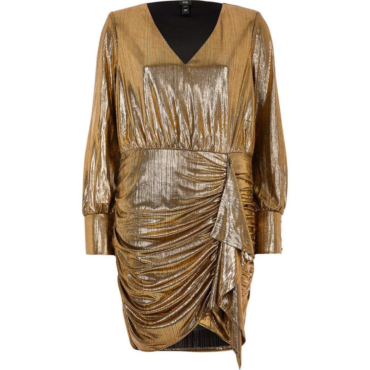 Vestido drapeado en oro de River Island. (Precio: 74 euros)