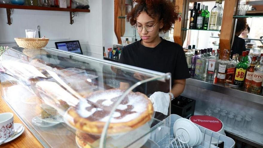 El autoempleo de jóvenes y migrantes palía la sangría de autónomos en Galicia