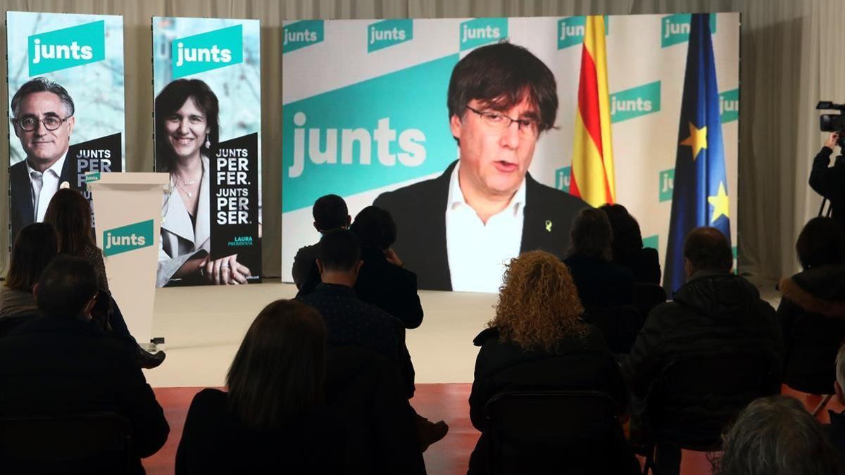 Carles Puigdemont en un acto de campaña de Junts, en Vic.