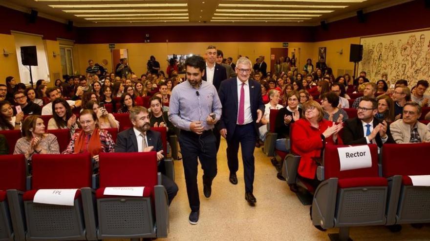 Premios Princesa de Asturias 2019 | Salman Khan se reúne con con docentes y estudiantes de Formación de Profesorado de la Universidad de Oviedo