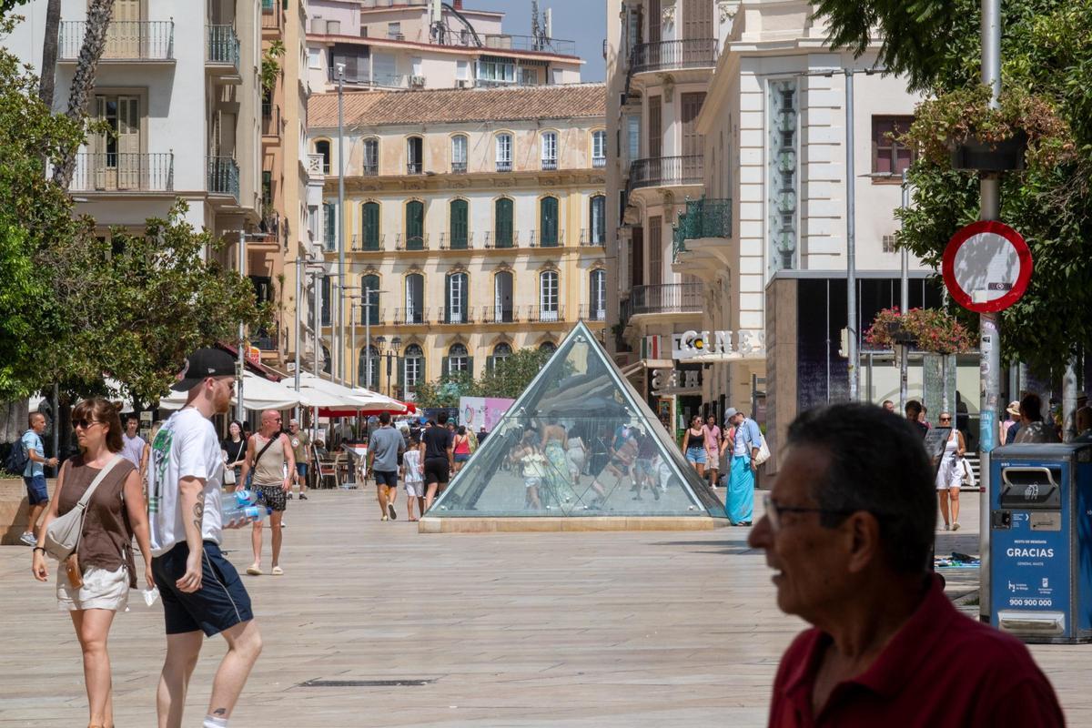 Instantáneas del primer domingo de septiembre en las playas y el centro histórico de Málaga