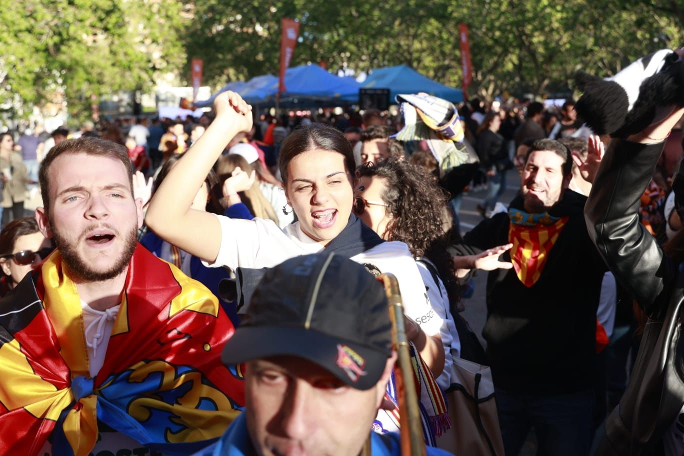 Mestalla es una fiesta en las horas previas a la final