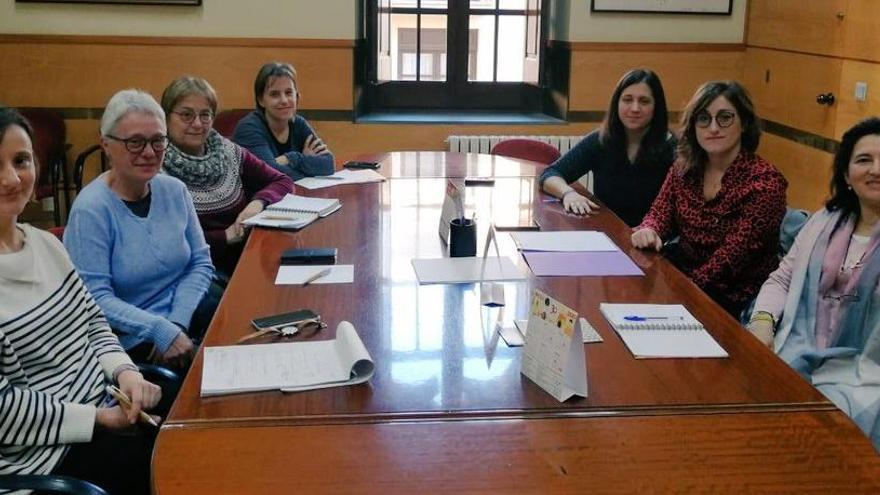 Imatge de la reunió amb dones representants del Consell Comarcal del Solsonès