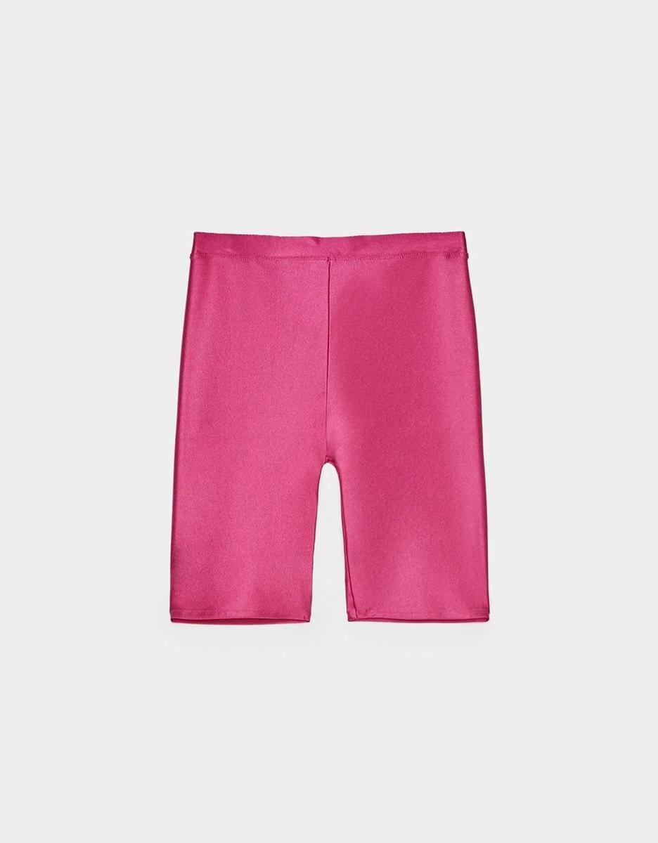 Legging de ciclista fucsia de Bershka. (Precio: 7, 99 euros)