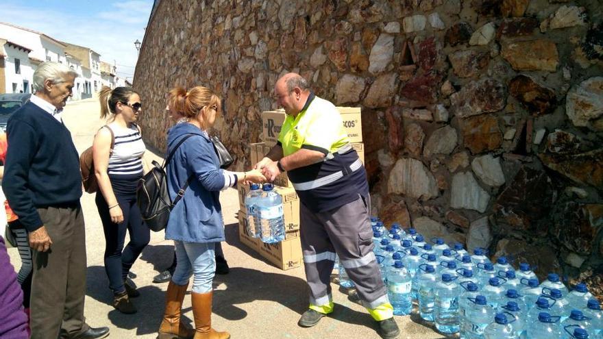 Hornachos ya recibe agua tras la prohibición del consumo del embalse Los Molinos