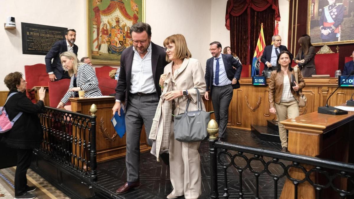 Pablo Ruz y Aurora Rodil, en un pleno municipal.