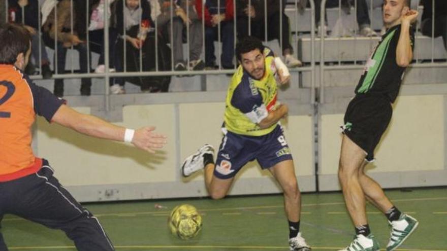 Octavio anota un precioso gol el pasado fin de semana ante Las Cinco Jotas Lavadores.