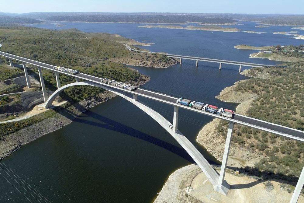 El viaducto del AVE sobre el río Tajo pasa el examen de carga