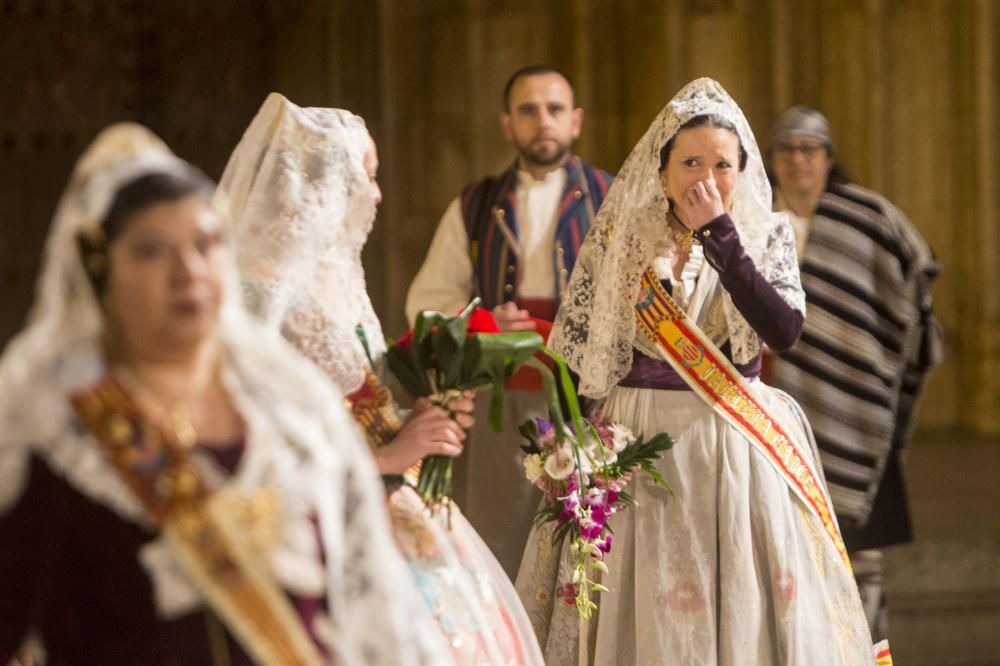 Mónica Oltra desfila en el primer día de la Ofrenda