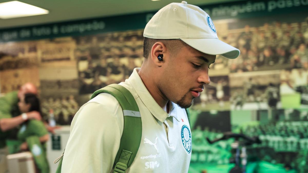 ¡Vitor Roque debuta en el Palmeiras con un piscinazo de época! Tremendo...