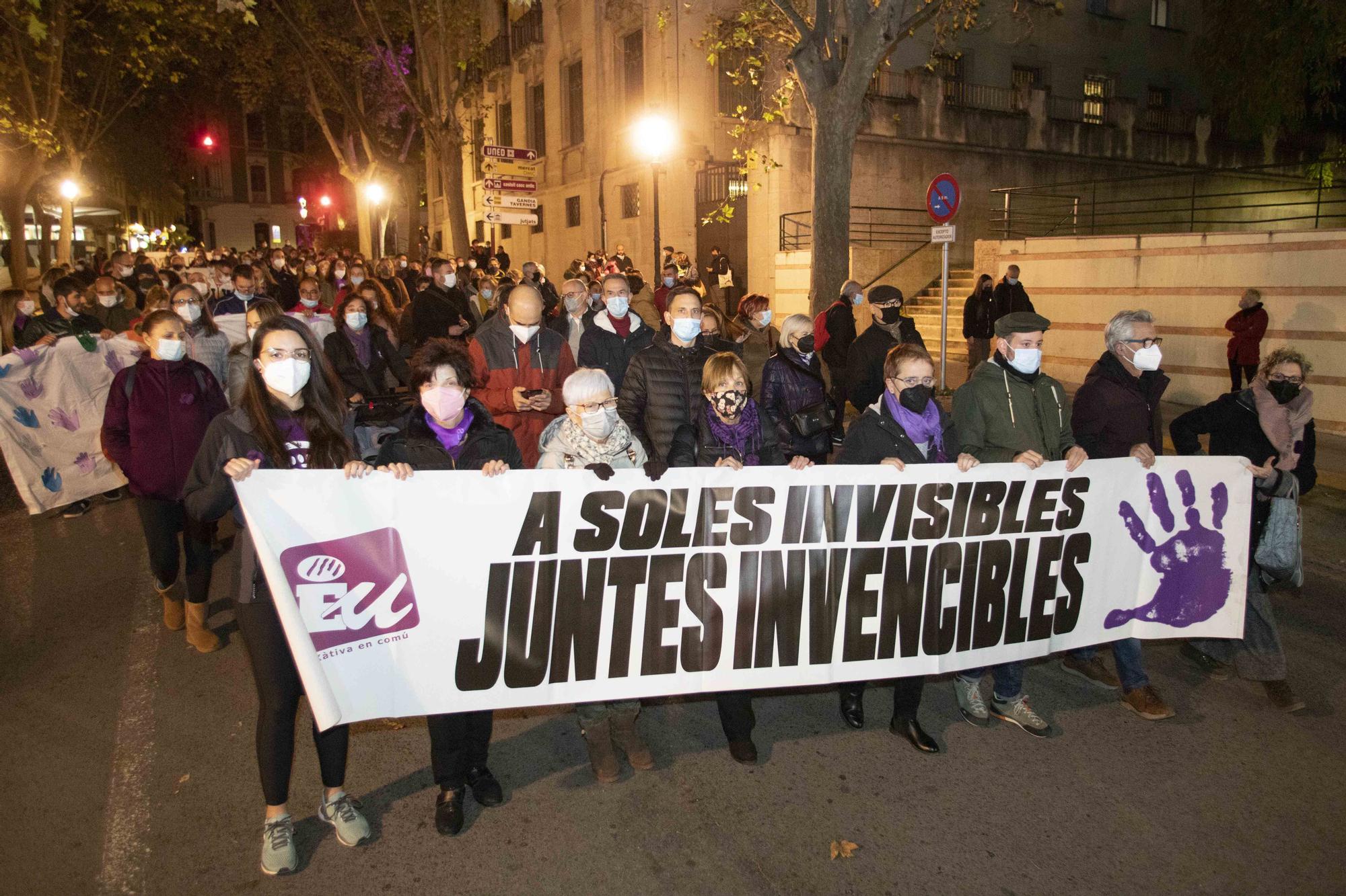 Así fue la marcha del 25N por las calles de Xàtiva