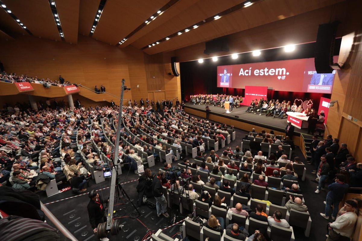 Pedro Sánchez interviene en el XV Congreso del PSPV, este sábado, en València.