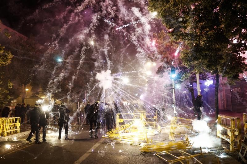 Manifestaciones violentas en Nanterre, Francia, después de que la policía matara a tiros a un joven de 17 años