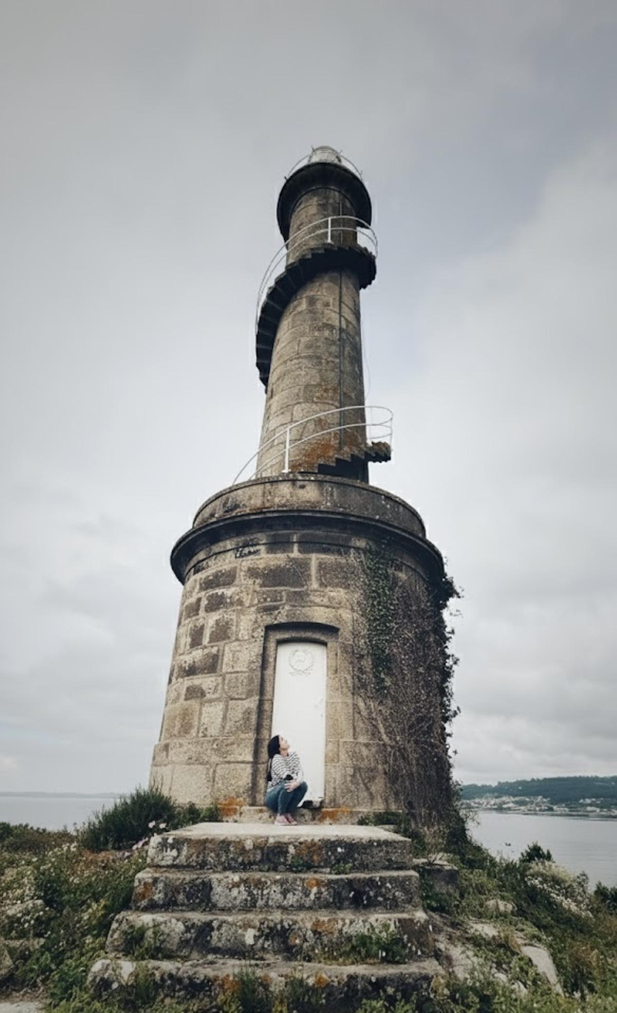 La escritora en Combarro
