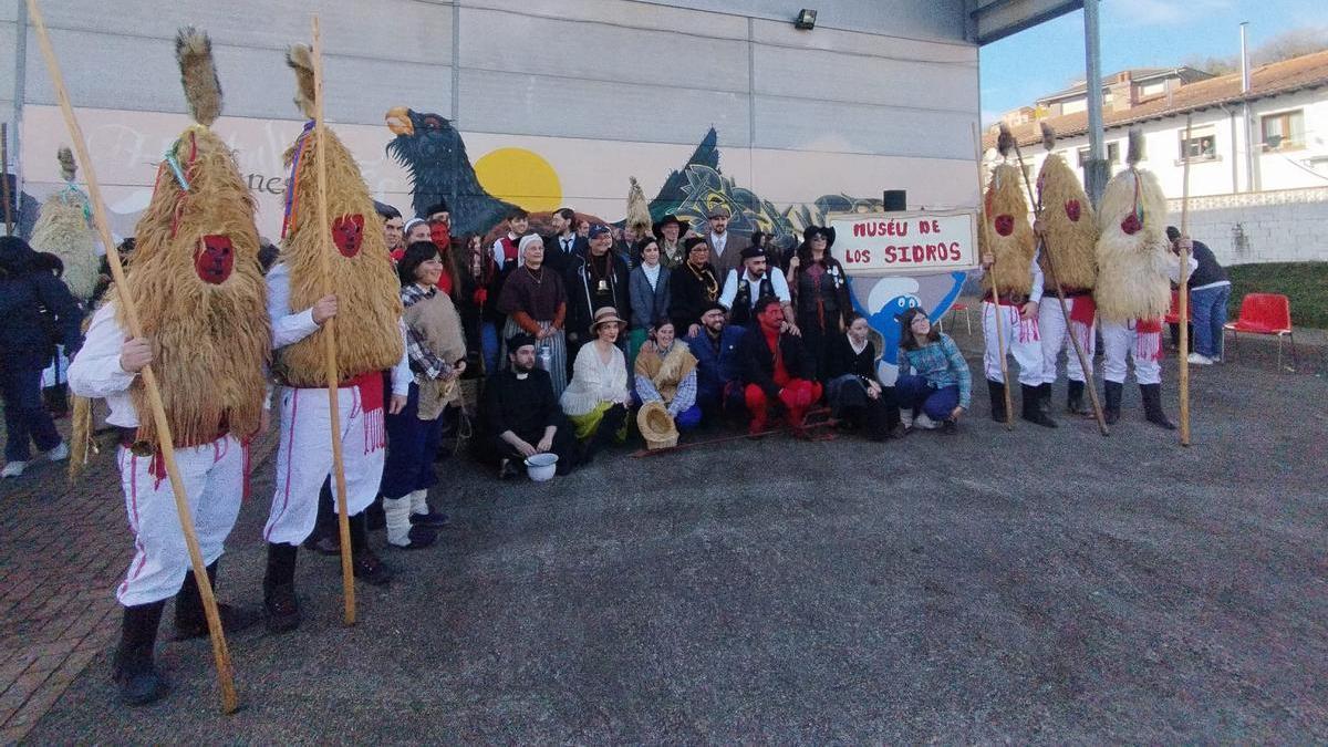 VÍDEO: Los sidros de Bimenes se preparan para el antroxu