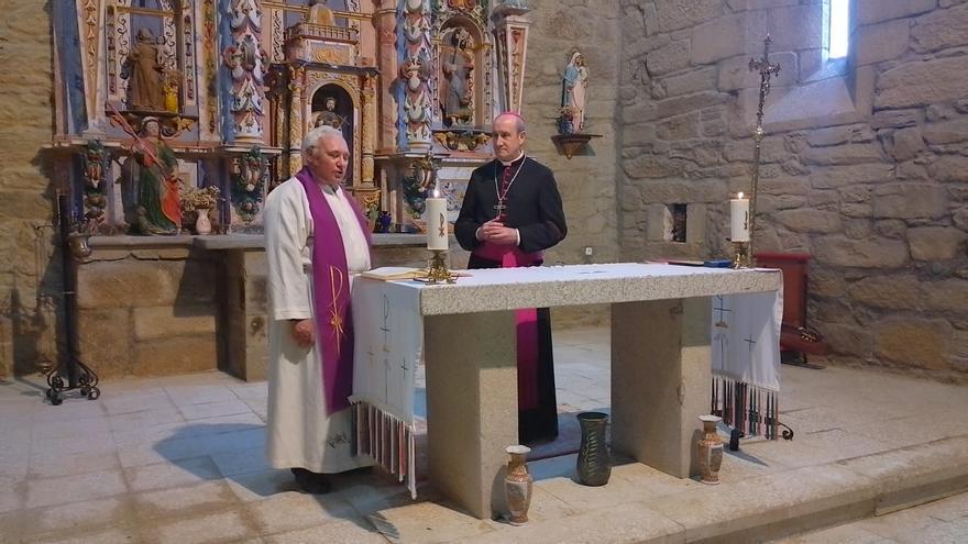 GALERÍA| El obispo de Astorga, de &quot;Sábado de Ramos&quot; por Sanabria