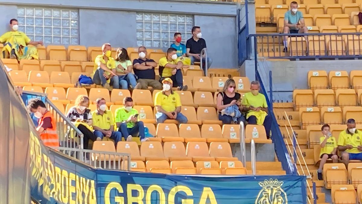 El himno del Villarreal vuelve a ser coreado en La Cerámica por 5.000 'groguets'.