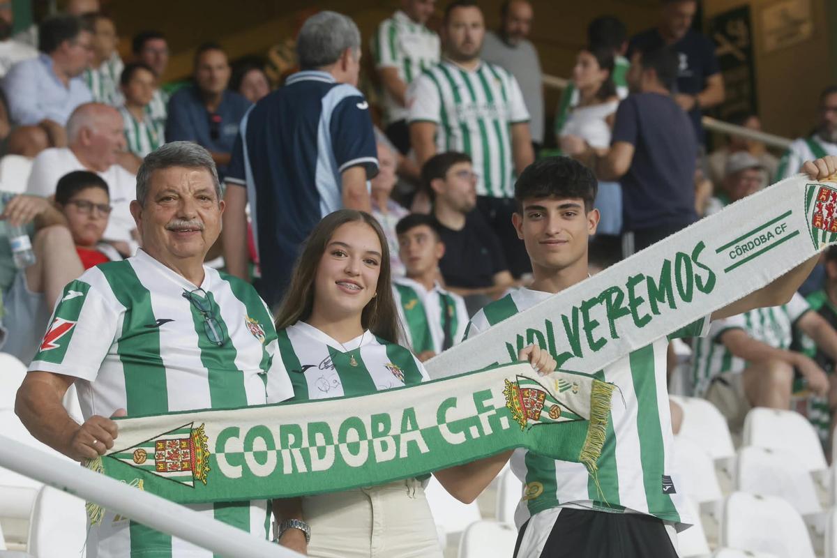 Córdoba CF-Granada | Las imágenes de la afición en El Arcángel