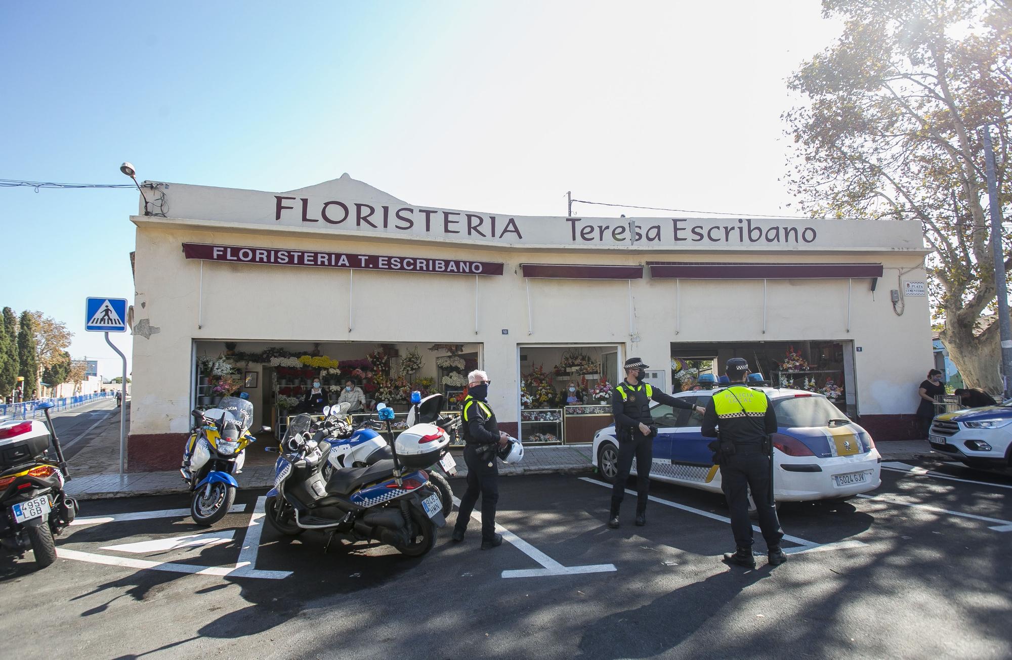 Día de Todos los Santos bajo mínimos de afluencia en el cementerio de Alicante