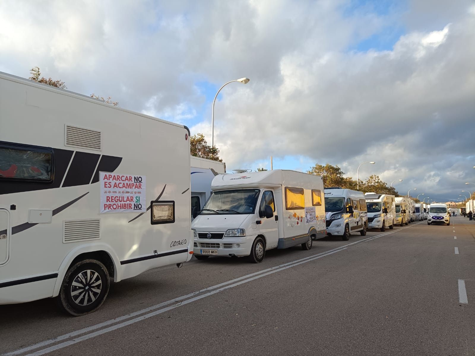 La protesta de los caravanistas en Palma, en imágenes