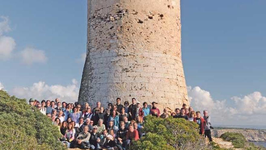 El pasado sábado probaron en la Torre de Cap Blanc cómo se deben emplear los elementos de fuego y humo.