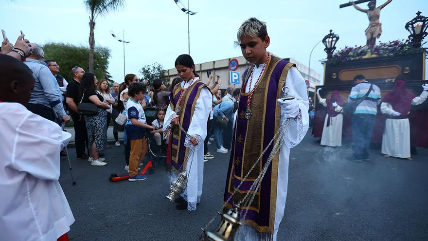 La salida del Cristo de las Lágrimas, en imágenes