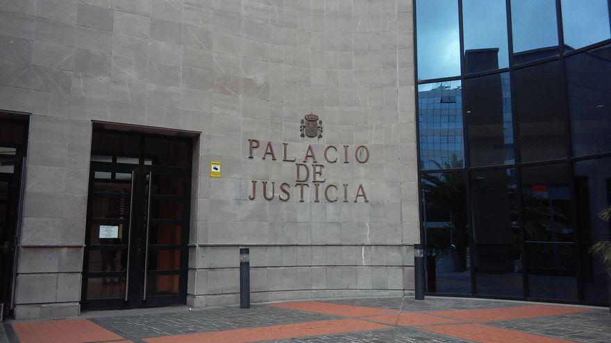 Exterior del Palacio de Justicia de Santa Cruz de Tenerife.