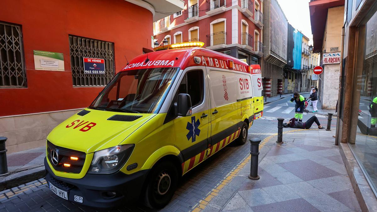 Un coche atropella al usuario de un patinete eléctrico en el Centro de Alicante