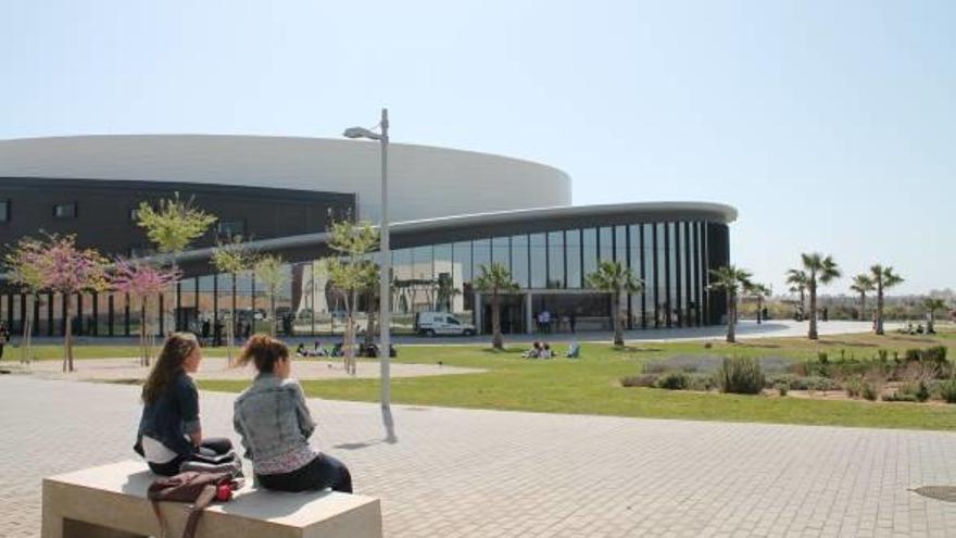 Imagen del exterior del edificio del Auditorio Internacional de Torrevieja, inaugurado en 2011.