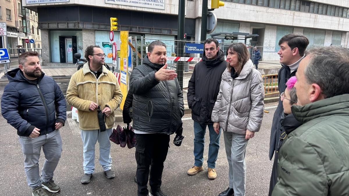 Lola Ranera, este lunes reunida con vecinos.