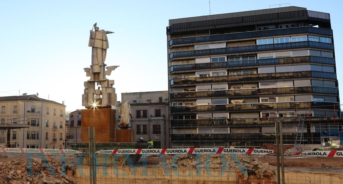 Retiran la imagen de San Jorge de la Rosaleda de Alcoy