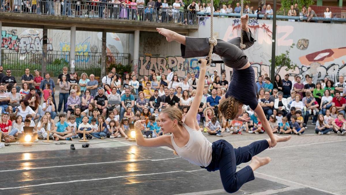 El festival congrega a cientos de personas en torno a sus espectáculos.