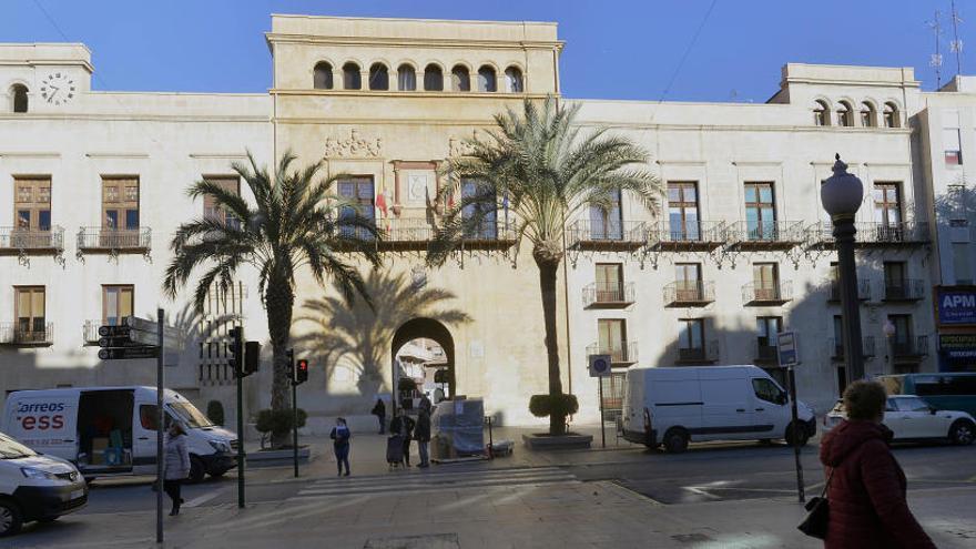 El juzgado reconoce a una funcionaria de Elche a cobrar más por ejercer tareas superiores