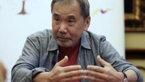 El escritor japonés Haruki Murakami, autor de La ciudad y sus muros inciertos