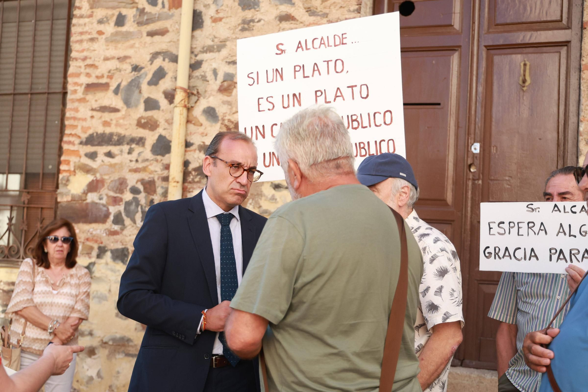 Así ha sido la protesta de los vecinos de Cuartos del Baño en Cáceres