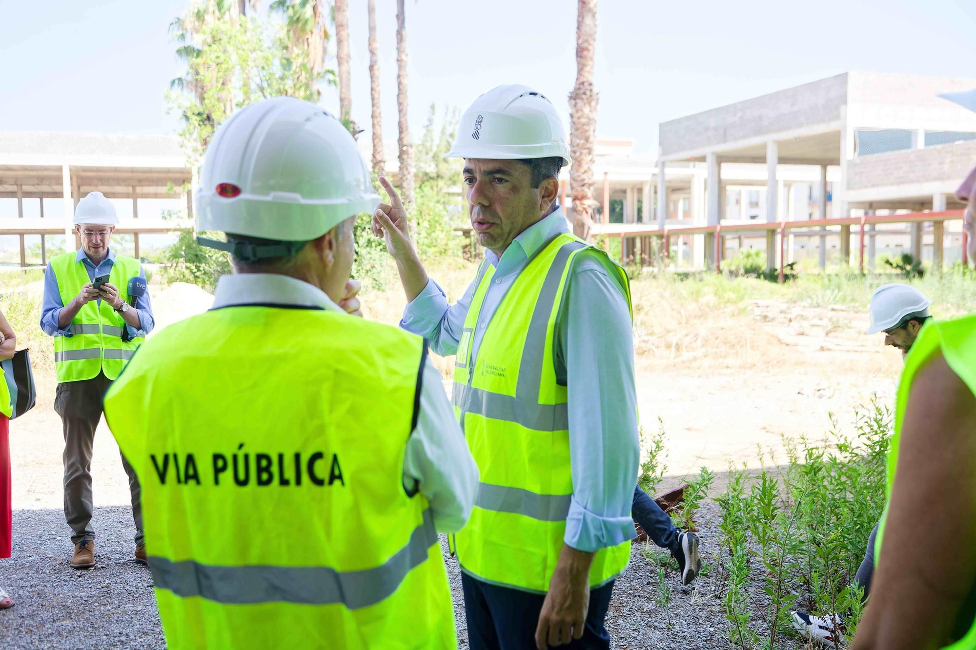 Visita de Mazón al futuro IES Jaume I de Burriana