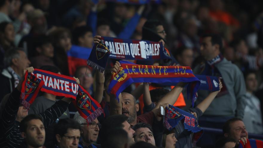 El Levante regala dos entradas por abonado para el partido ante el Alavés