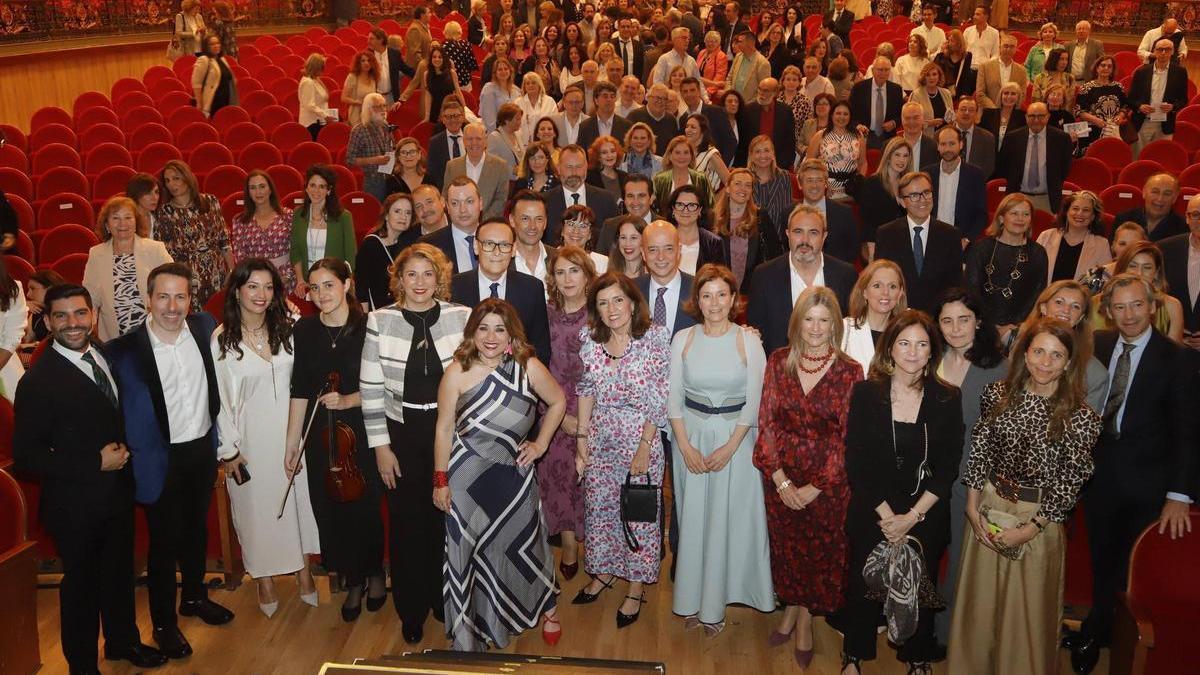 El hospital Reina Sofía rinde homenaje a sus profesionales
