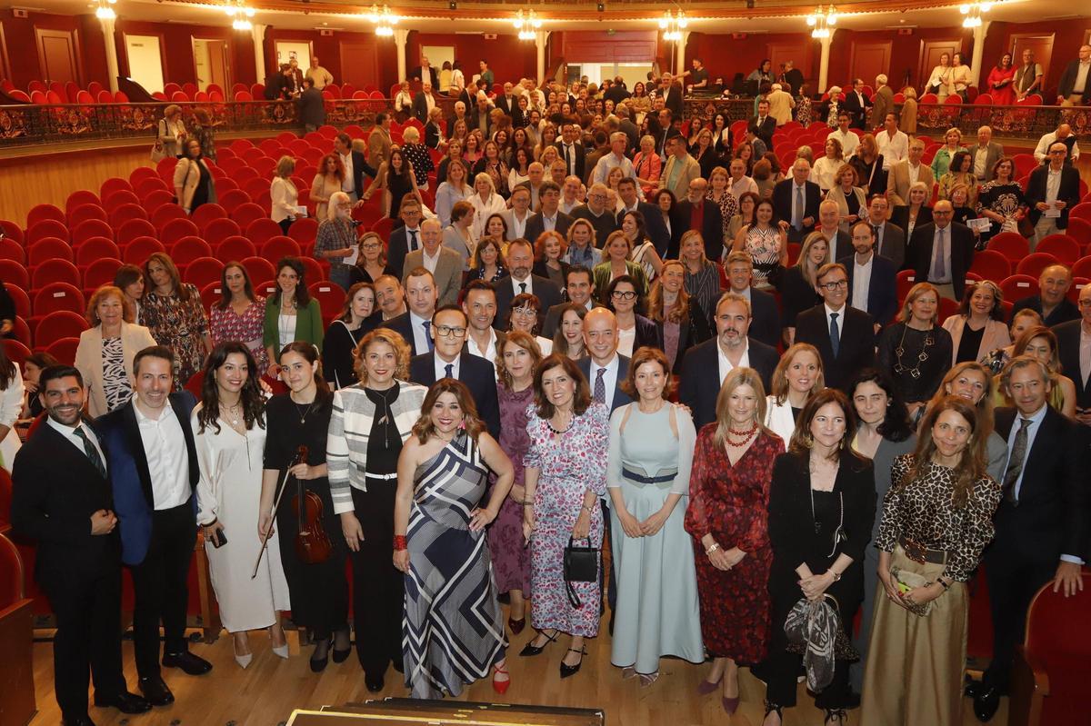 El hospital Reina Sofía rinde homenaje a sus profesionales