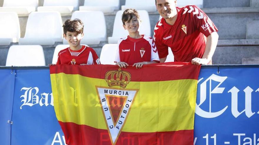 El Real Murcia sigue arrastrando su escudo