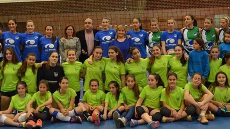 La AD Algar Sur Menor sube a Superliga femenina 2 arropada por sus bases