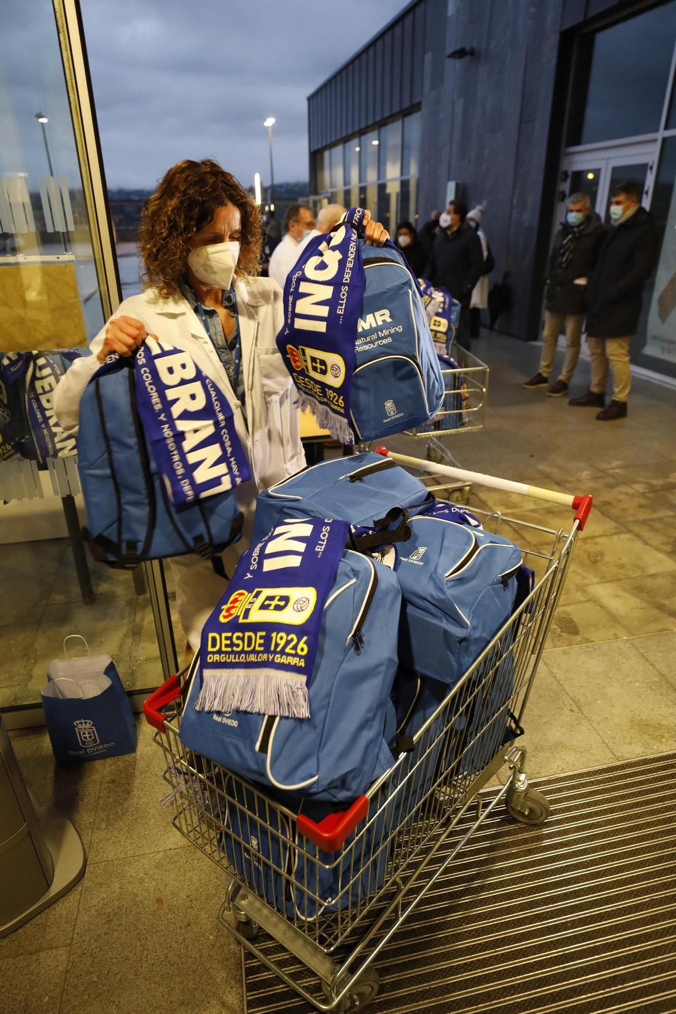 La entrega de regalos del Oviedo