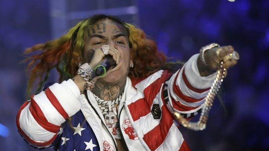 El rapero Tekashi 6ix9ine, sentenciado a dos años de cárcel