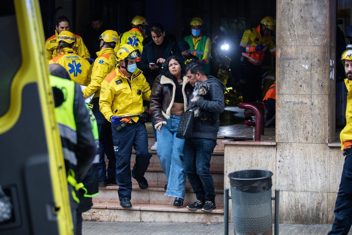 Decenas de heridos por un choque de trenes en Barcelona