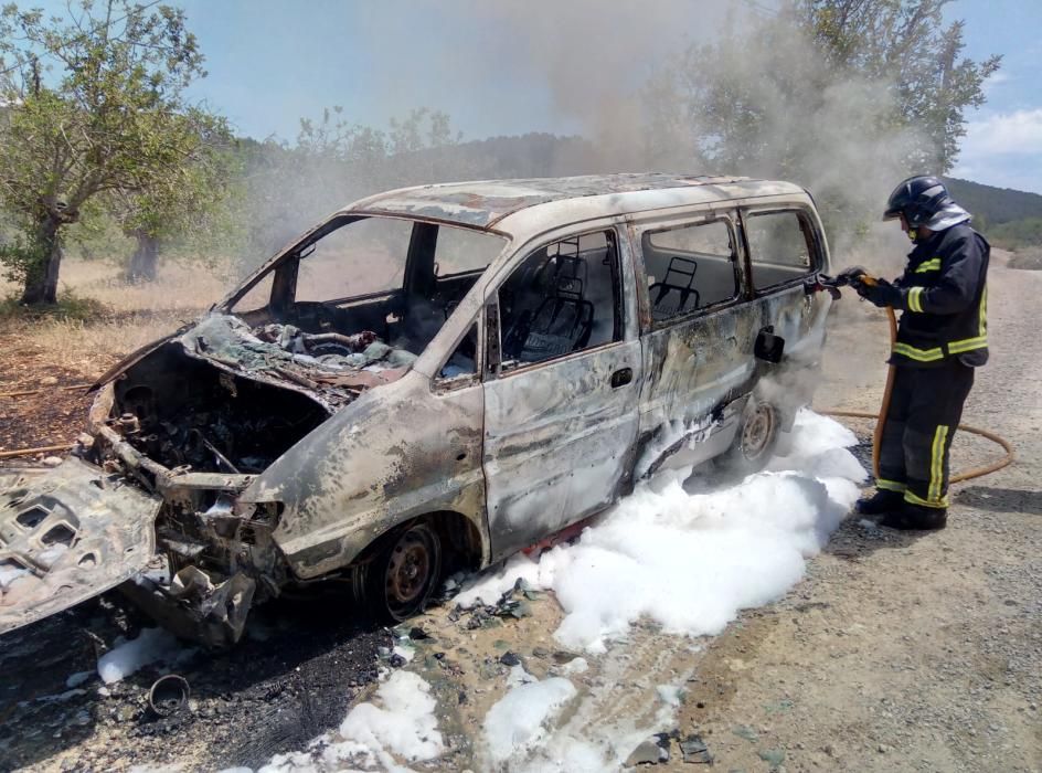 Arde una furgoneta en la carretera del Port de Sant Miquel