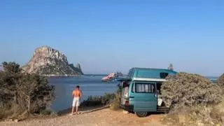Ibiza reduce el alquiler ilegal de caravanas: eliminados más de 300 anuncios en Airbnb