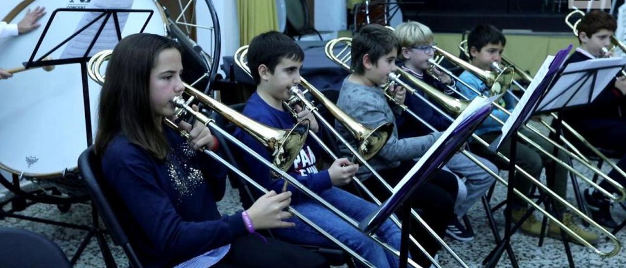 La primera trombonista en la Societat Musical L?Artesana de Catarroja