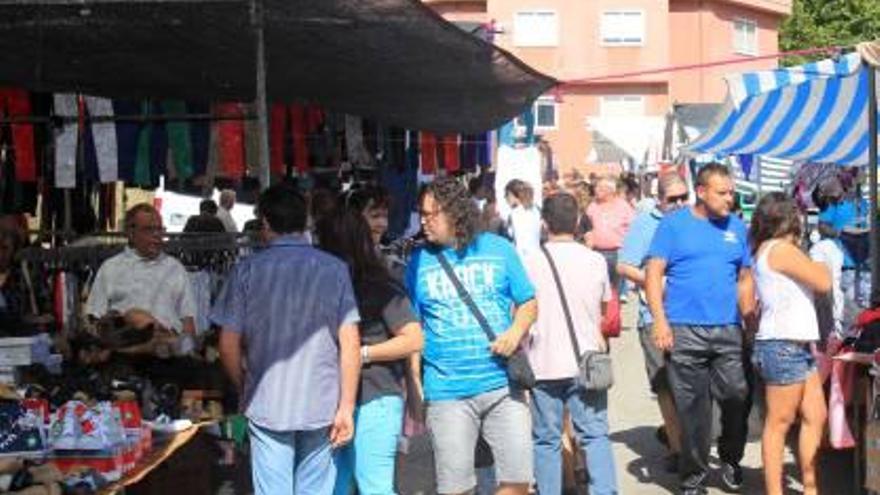 Alcoy remodela el mercadillo de Batoy y todos los puestos se sitúan en la vía verde