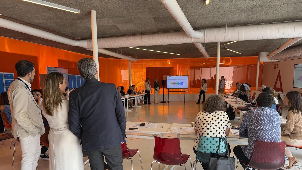 Antoni Vera y Mónica Domínguez, visitan la sesión de buenas prácticas en Balears del programa PROA+.